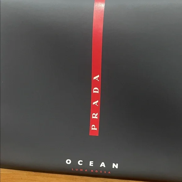 💓Prada Men's Black Toiletry Bag with Red Stripe - Picture 2 of 11